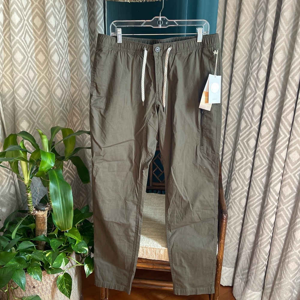 Vuori Men's Olive Joggers NWT